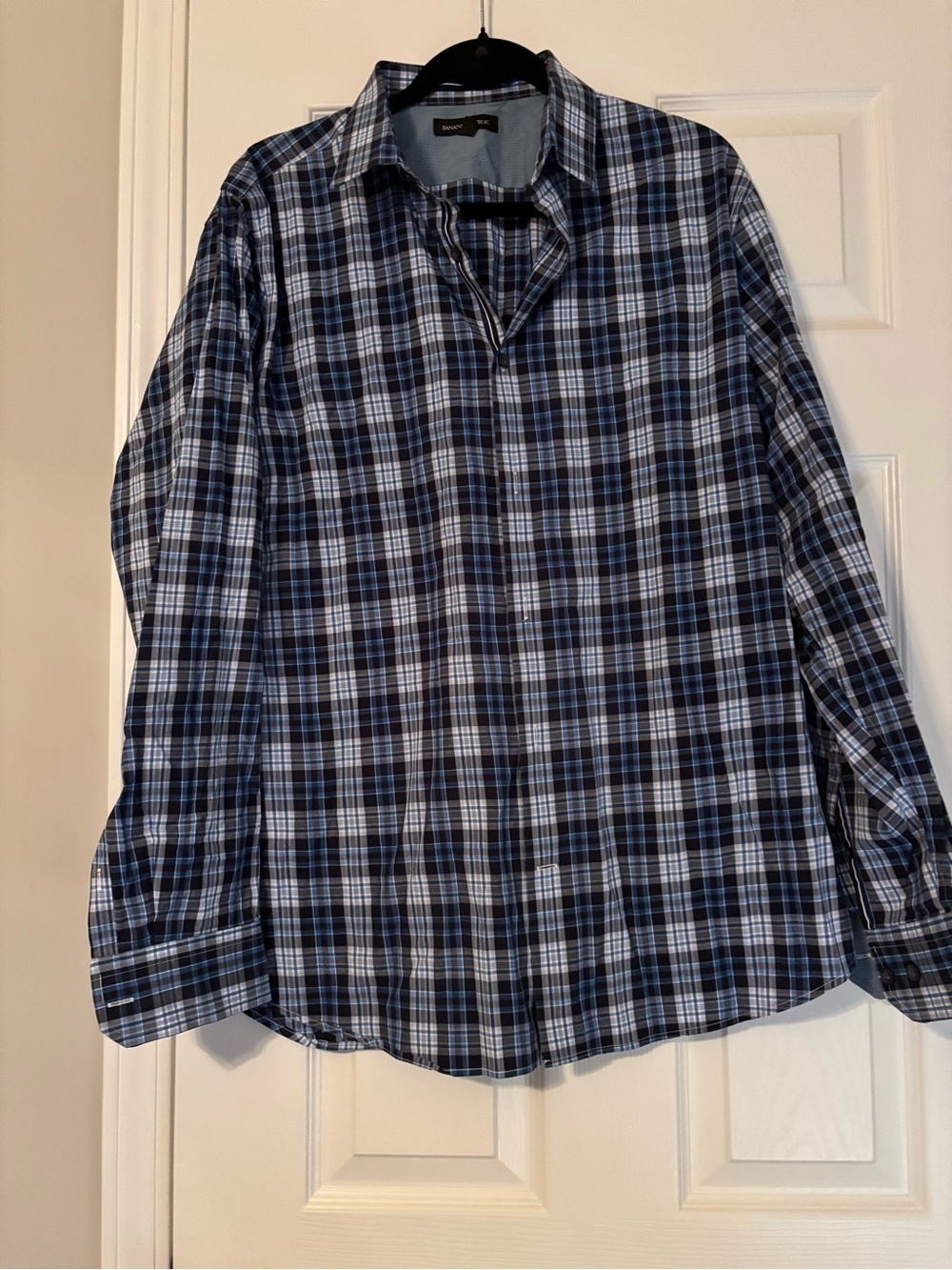 Banana Republic Men's Blue and Black Plaid Button-Down Shirt